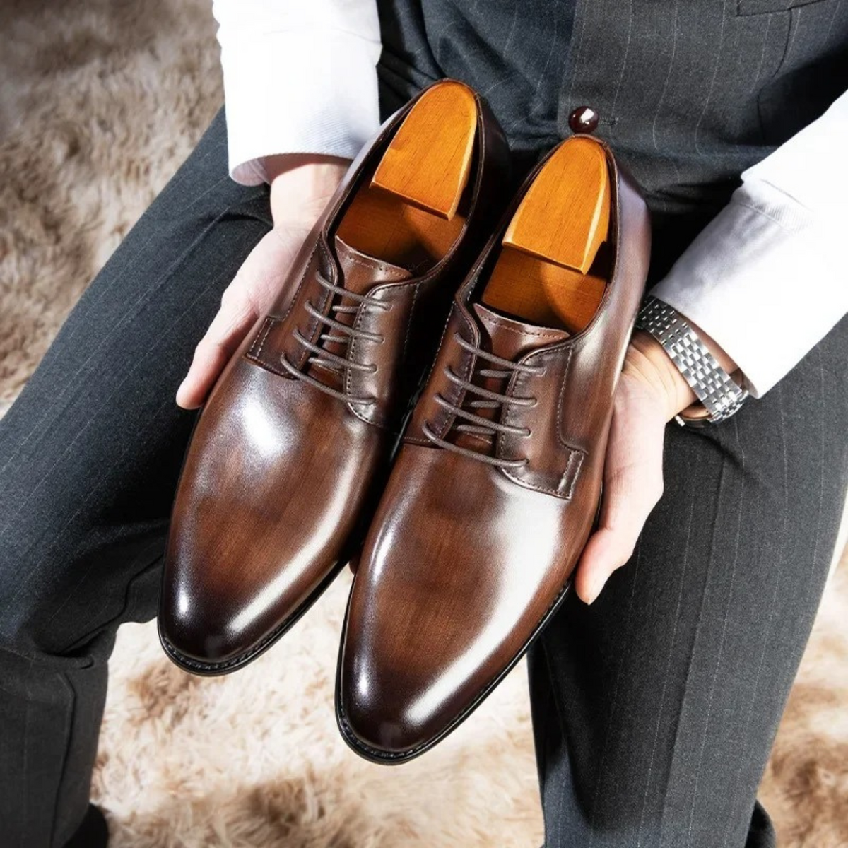 Brown leather lace-up Derby dress shoes with burnished round toe finish