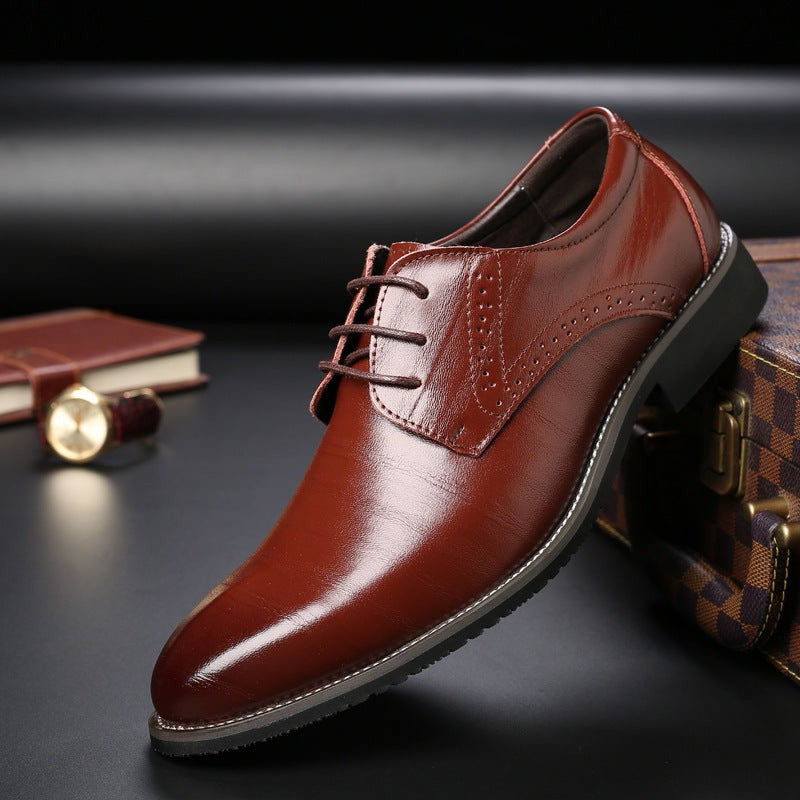 Brown leather Derby shoe with polished finish and lace-up design