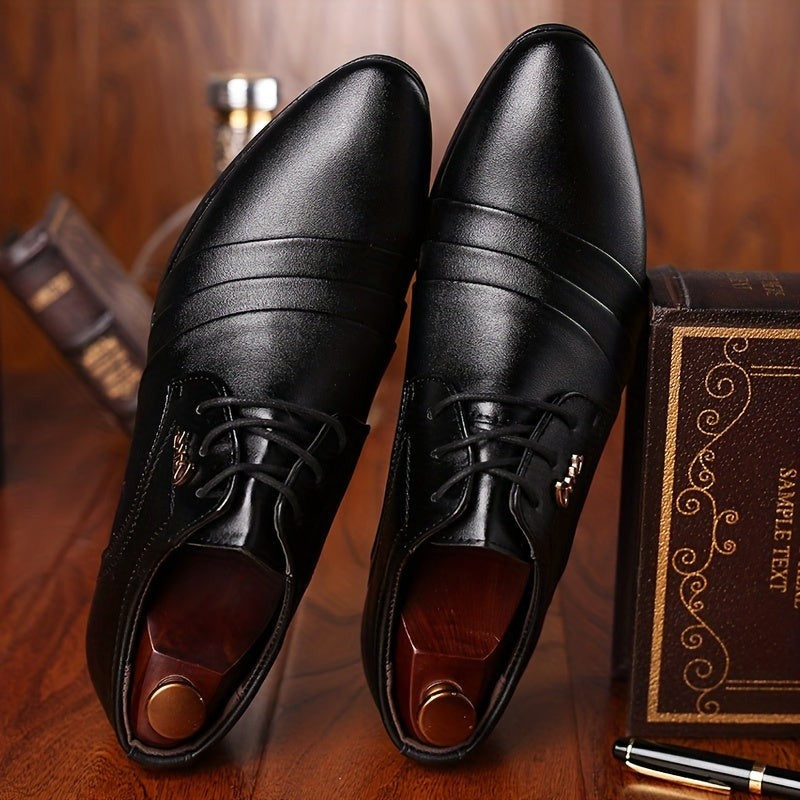 Black leather pointed-toe shoes with pleated vamp and wooden heel