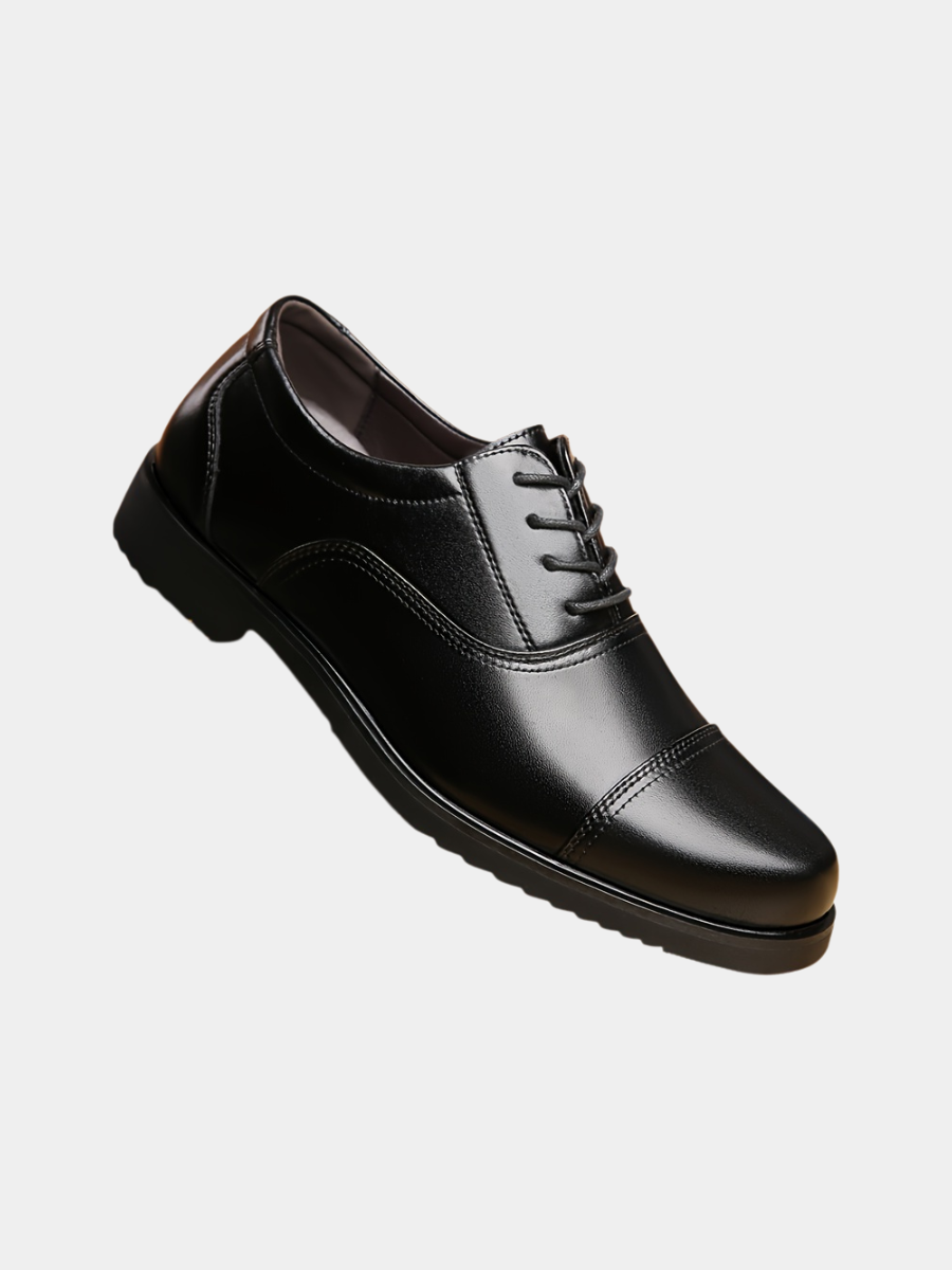 Black lace-up Oxford shoe with cap-toe stitching and leather finish
