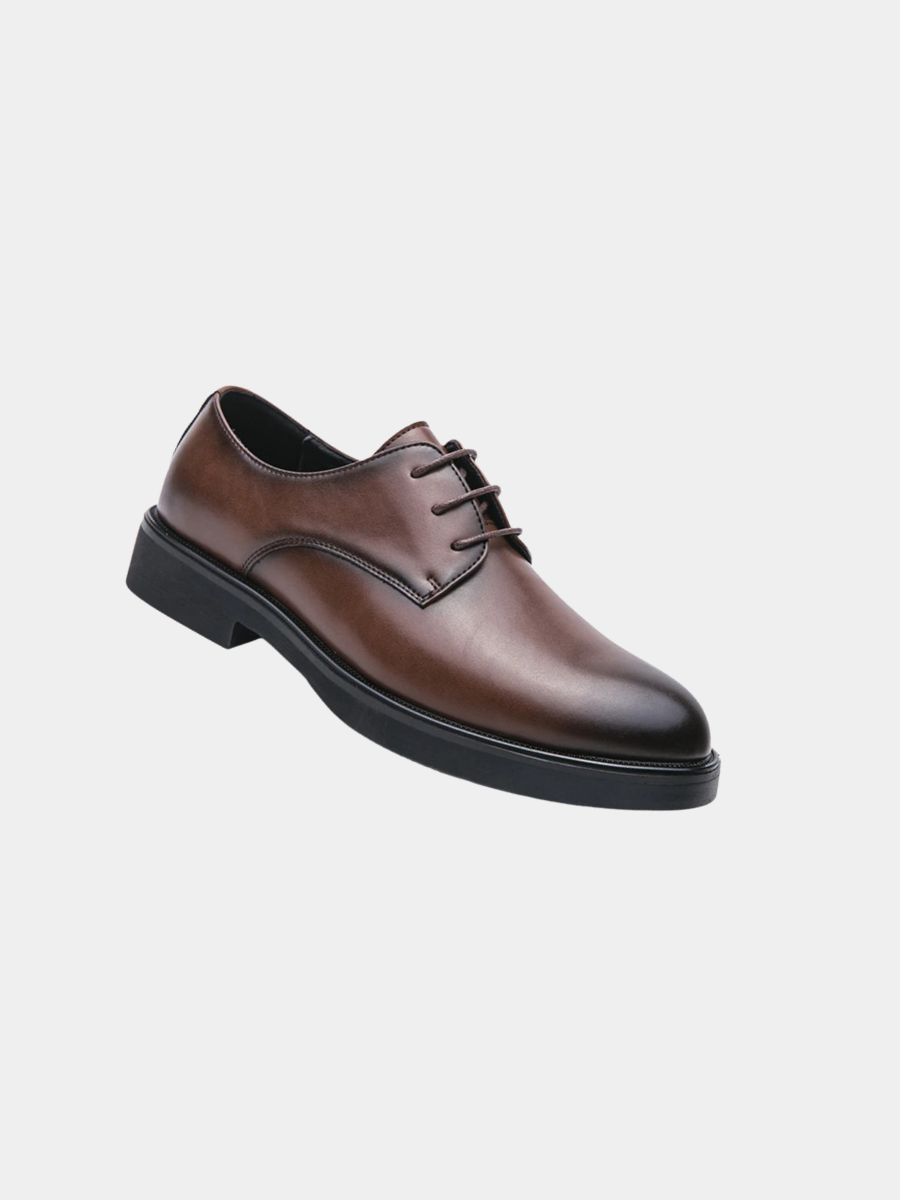 Brown leather Derby shoe with lace-up front and chunky black sole